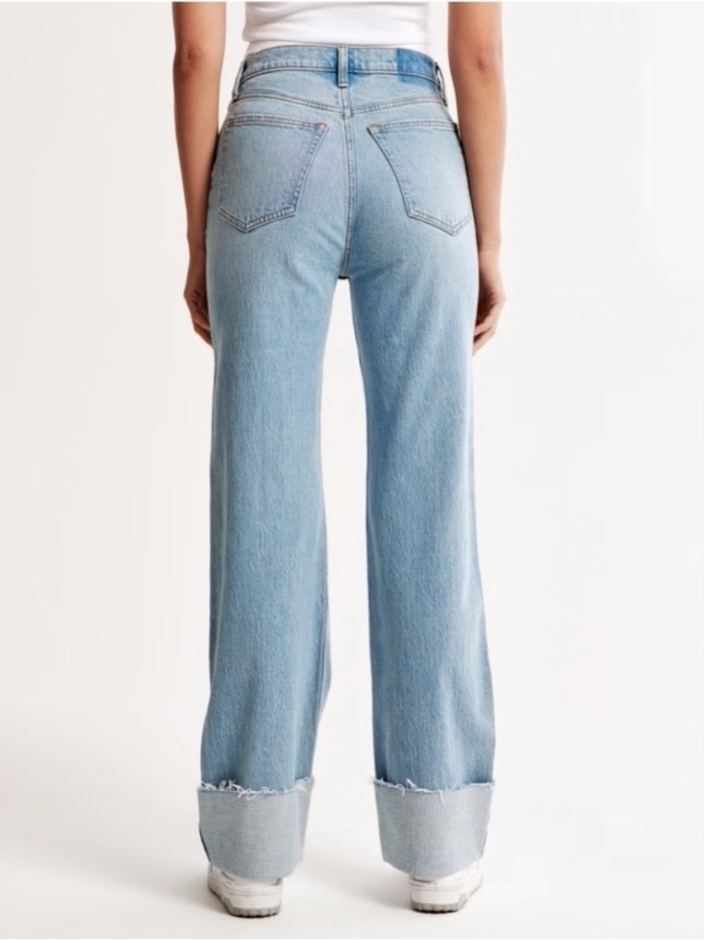 Abercrombie 90s Relaxed Cuffed Jeans Light Wash 26 - Picture 4 of 14